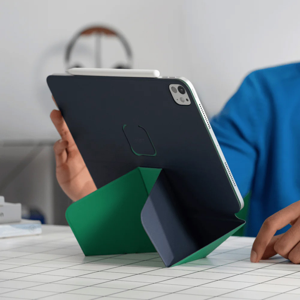 Чехол MOFT Dynamic Folio для планшета iPad Pro 11′′ (M4/M5) синий с зелёным