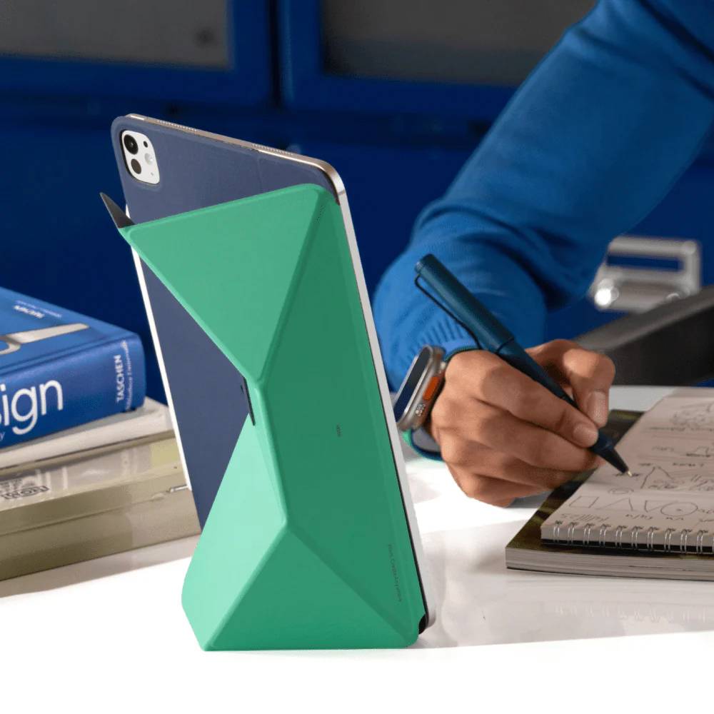 Чехол MOFT Dynamic Folio для планшета iPad Pro 11′′ (M4/M5) синий с зелёным
